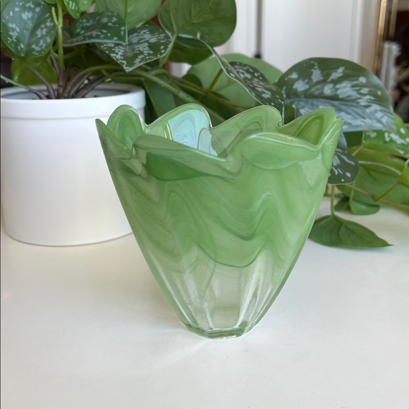 Vintage Green Art Glass Vase Decor - Picture 4 of 16